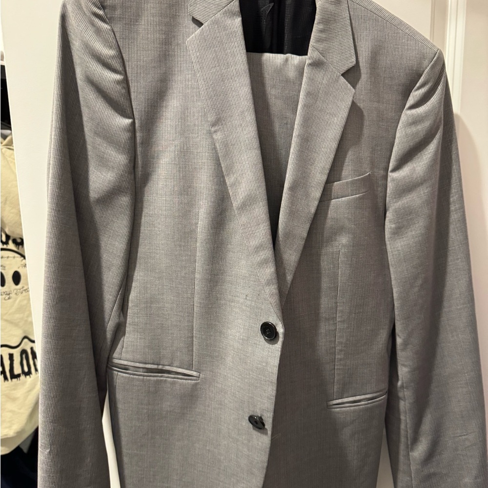 HUGO Classic Gray Suit